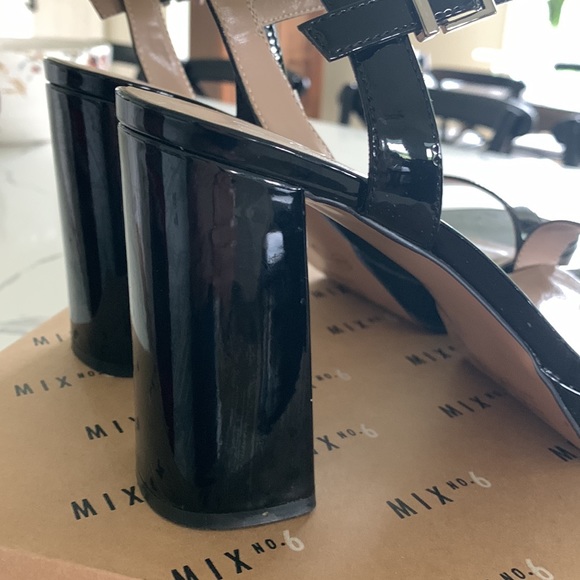 Strappy high heeled sandal - Picture 2 of 5